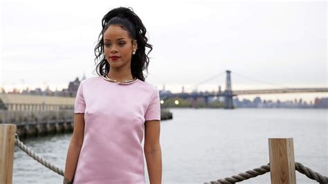 Rihanna Latest Star In Alleged Nude Photo Leak